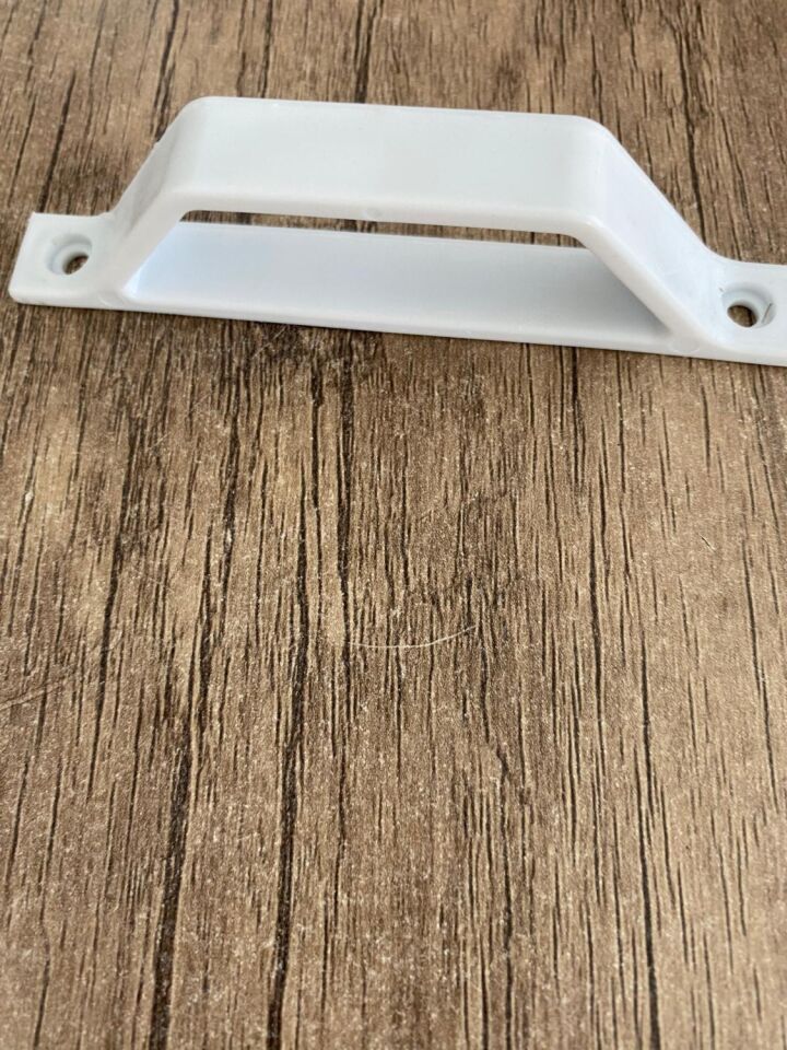 Sineklik  D Tipi Tutamak Pvc Plastik  Beyaz Renk TUTAMAK  4 Adet  VİDA 8 ADET