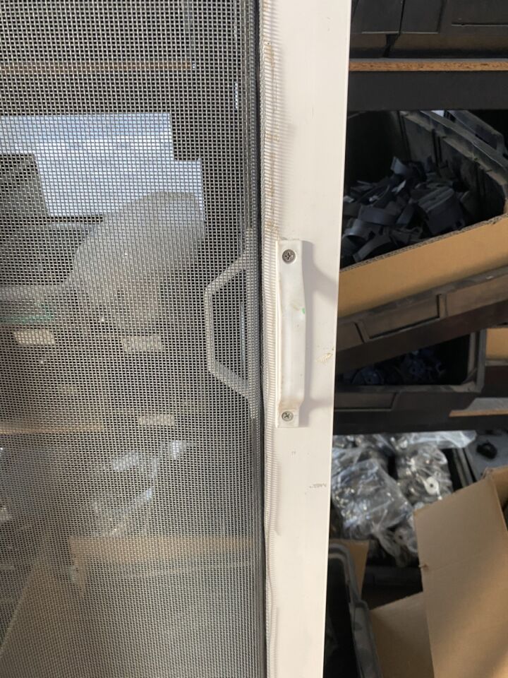 Sineklik  D Tipi Tutamak  6  Adet  12 ADET VİDA Beyaz Renk Plastik