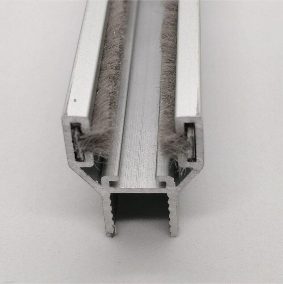 Cam Balkon Alüminyum Fitil, Dayanıklı ve Şık Tasarım ile Kolay Montaj Sağlar