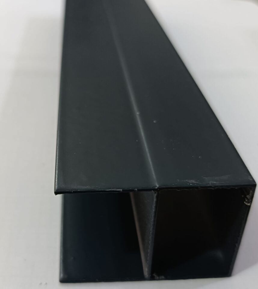 28 mm Plise Sineklik Kasa Profili 2 Metre (Paket İçinde 3 Adet)