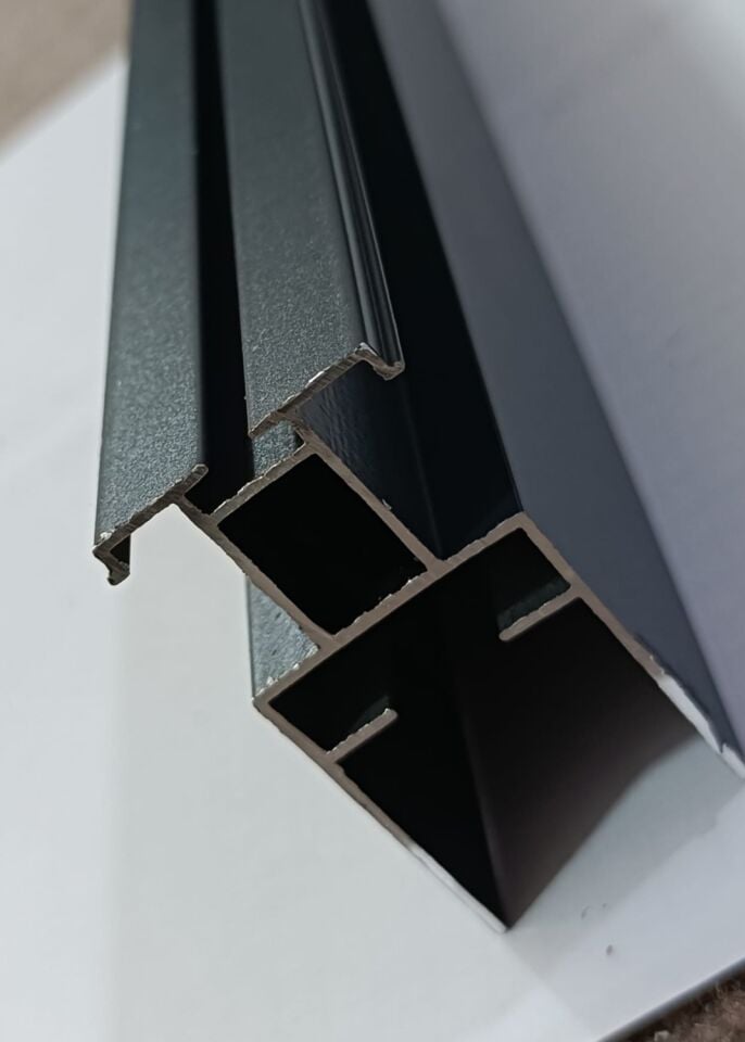 28 mm Plise Sineklik Kanat Profili 2 Metre (Paket İçinde 3 Adet)