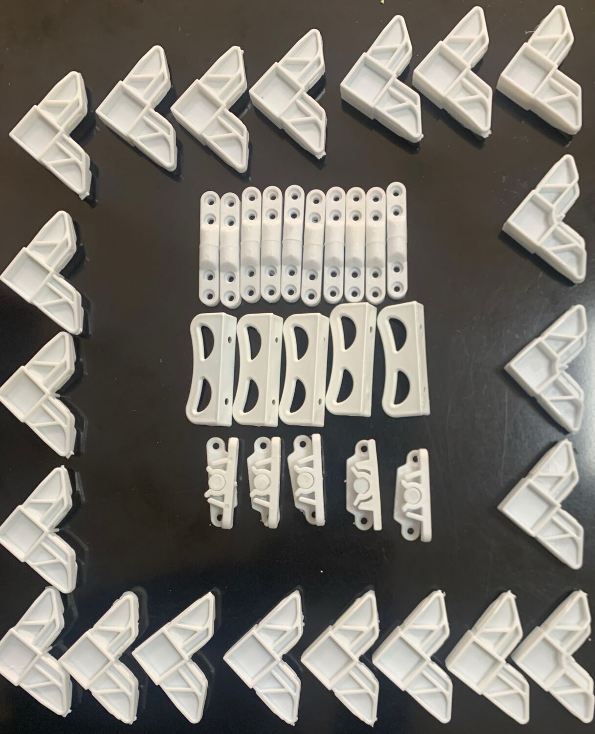 20 Adet Köşe Takozu,10 Adet MENTEŞE,5ADET Çıt Çıt,5 Adet Tutamak